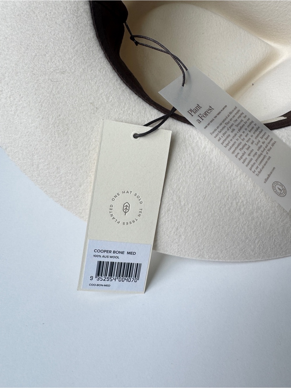 Classic Wide-Brim Women's Cream Fedora with Black Band - Picture 3 of 7